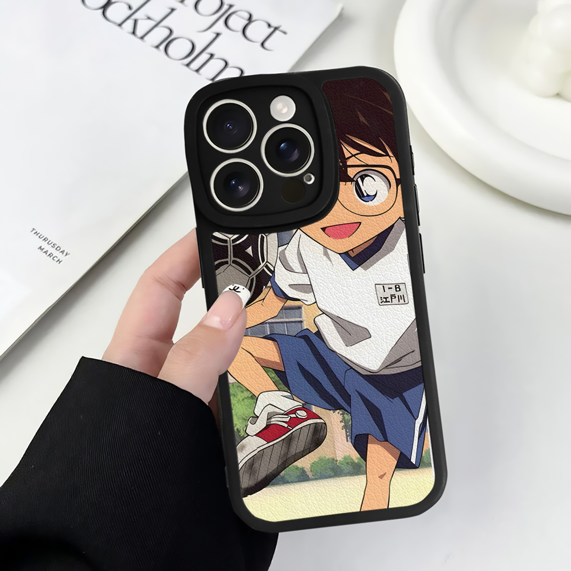 （画像用） 名探偵コナン Detective Conan 【iPhone 16シリーズ対応】シリコンスマホケース（レザー調） 材質：シリコン